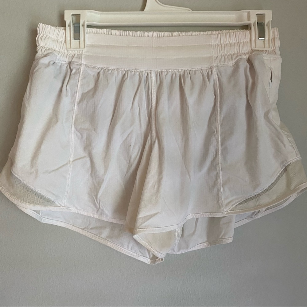 White Lululemon hottie hot shorts size 8 4 inch